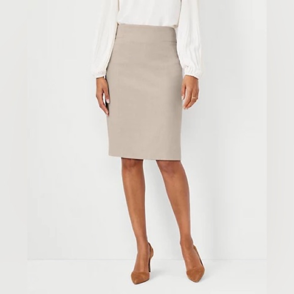 Ann Taylor 10 Petite Seamed High Waist Pencil Skirt in Whiskey Cream
